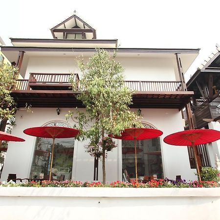 Ratchiangsaen Flora House Hotel Чиангмай Екстериор снимка