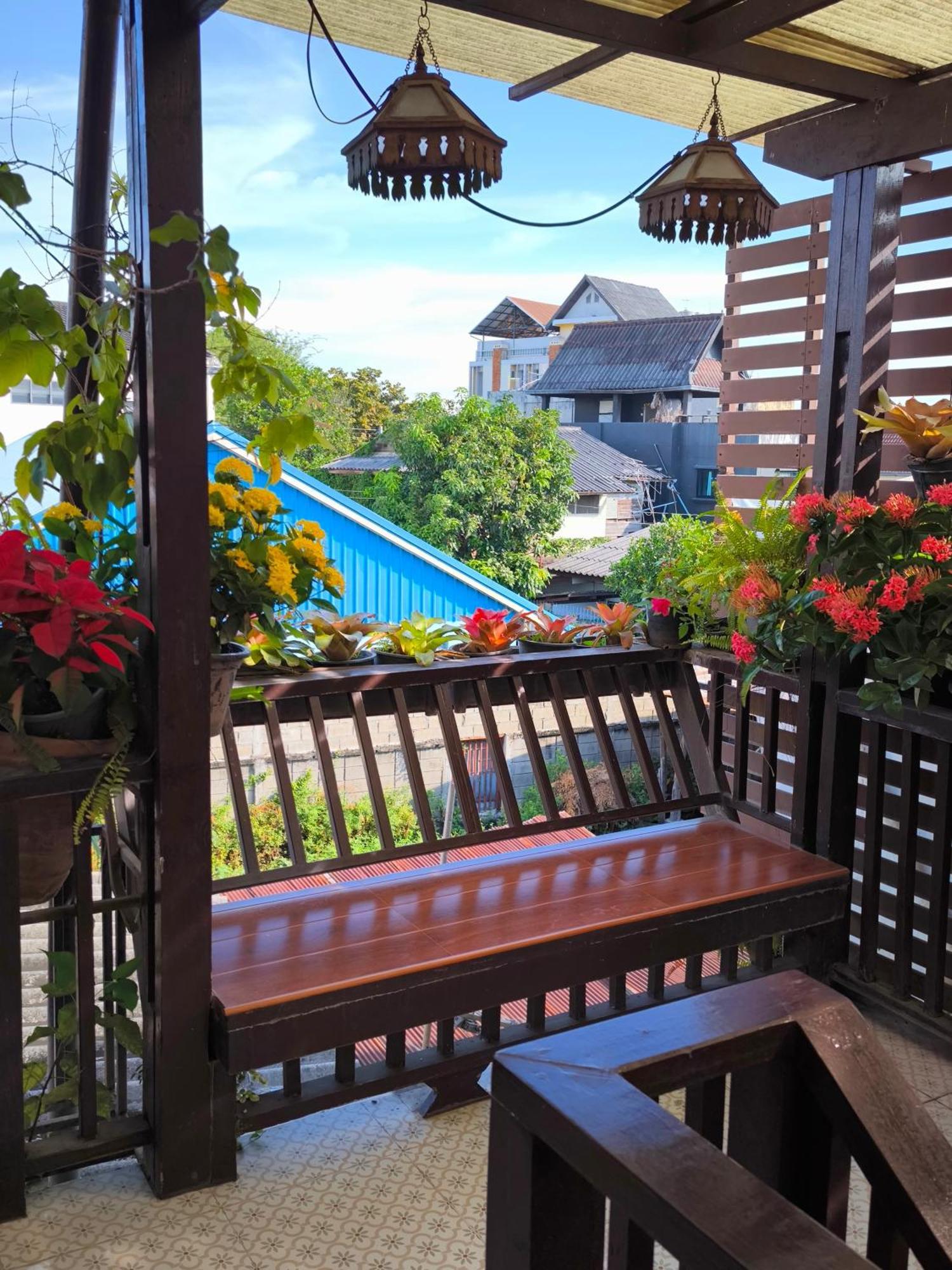 Ratchiangsaen Flora House Hotel Чиангмай Екстериор снимка