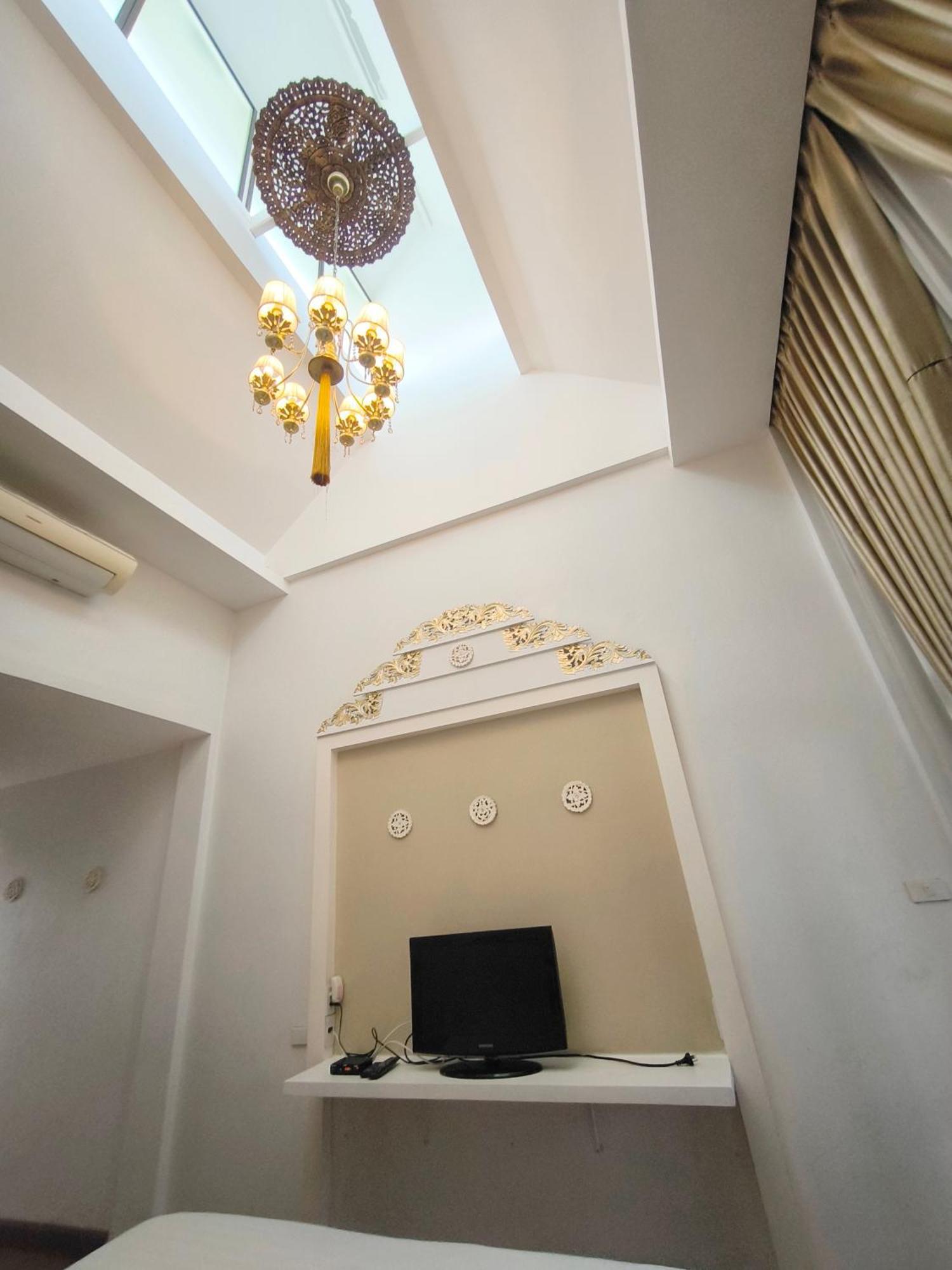 Ratchiangsaen Flora House Hotel Чиангмай Екстериор снимка