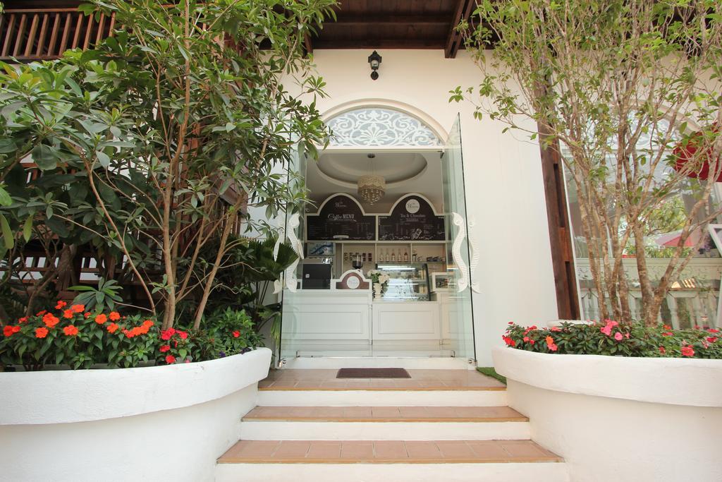 Ratchiangsaen Flora House Hotel Чиангмай Екстериор снимка