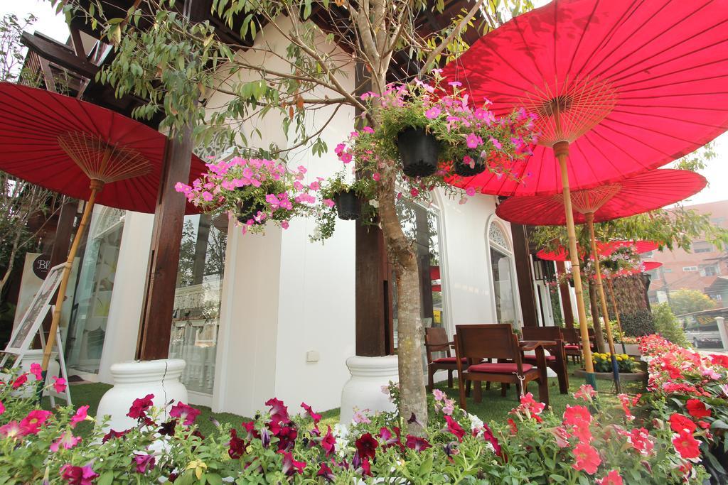 Ratchiangsaen Flora House Hotel Чиангмай Екстериор снимка