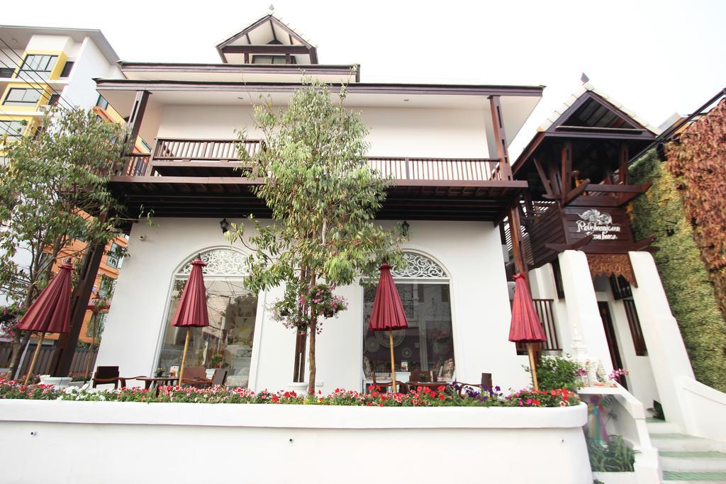 Ratchiangsaen Flora House Hotel Чиангмай Екстериор снимка