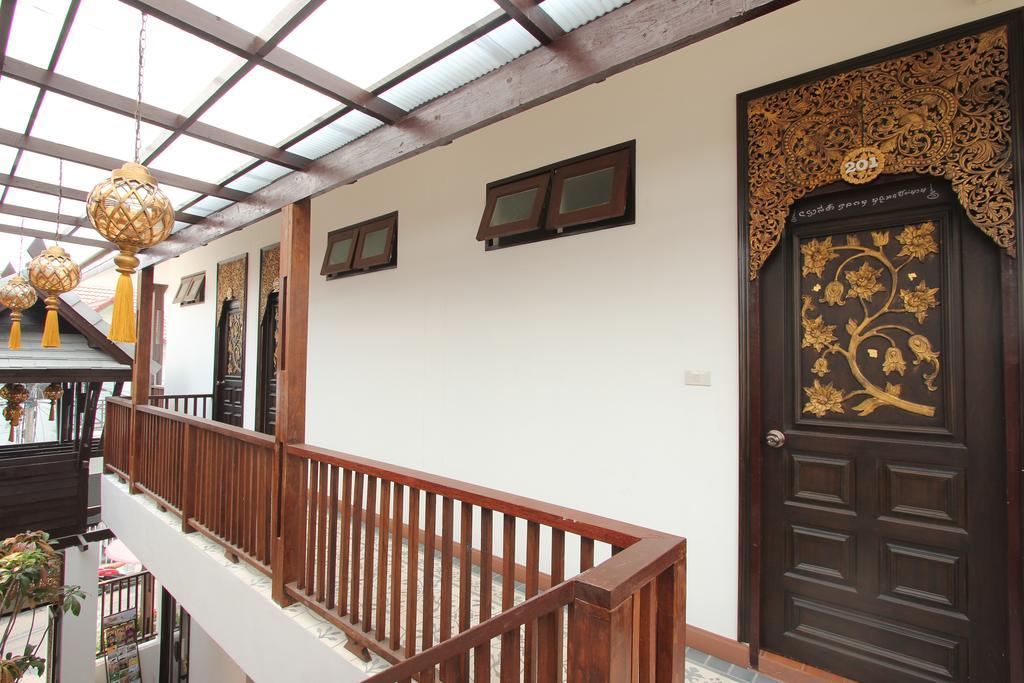 Ratchiangsaen Flora House Hotel Чиангмай Екстериор снимка