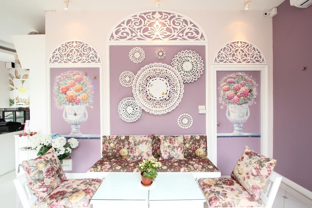 Ratchiangsaen Flora House Hotel Чиангмай Екстериор снимка