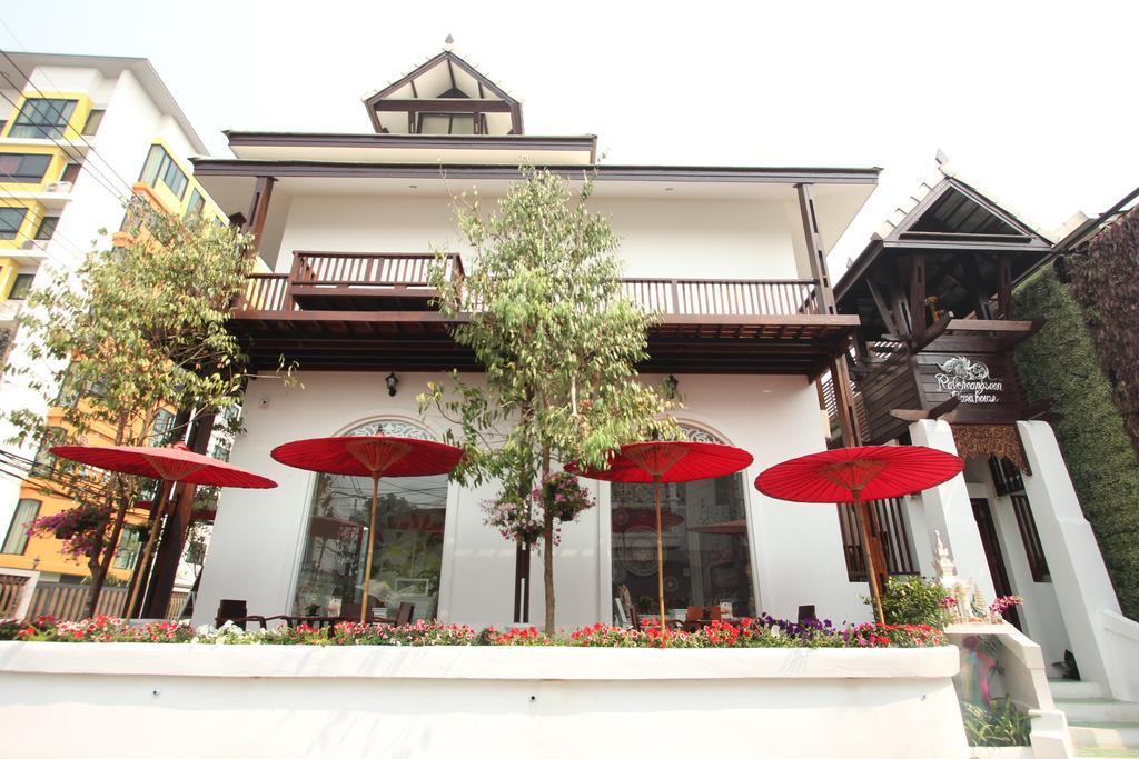 Ratchiangsaen Flora House Hotel Чиангмай Екстериор снимка