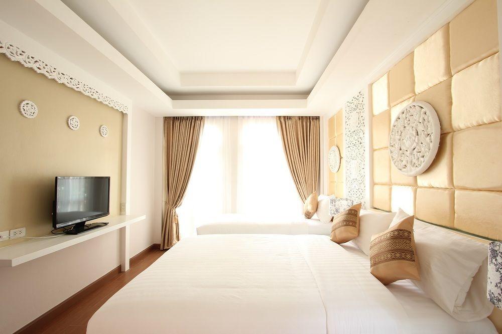 Ratchiangsaen Flora House Hotel Чиангмай Екстериор снимка