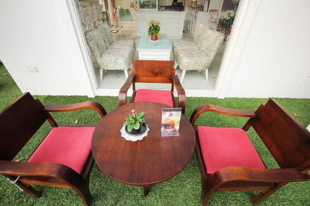 Ratchiangsaen Flora House Hotel Чиангмай Екстериор снимка