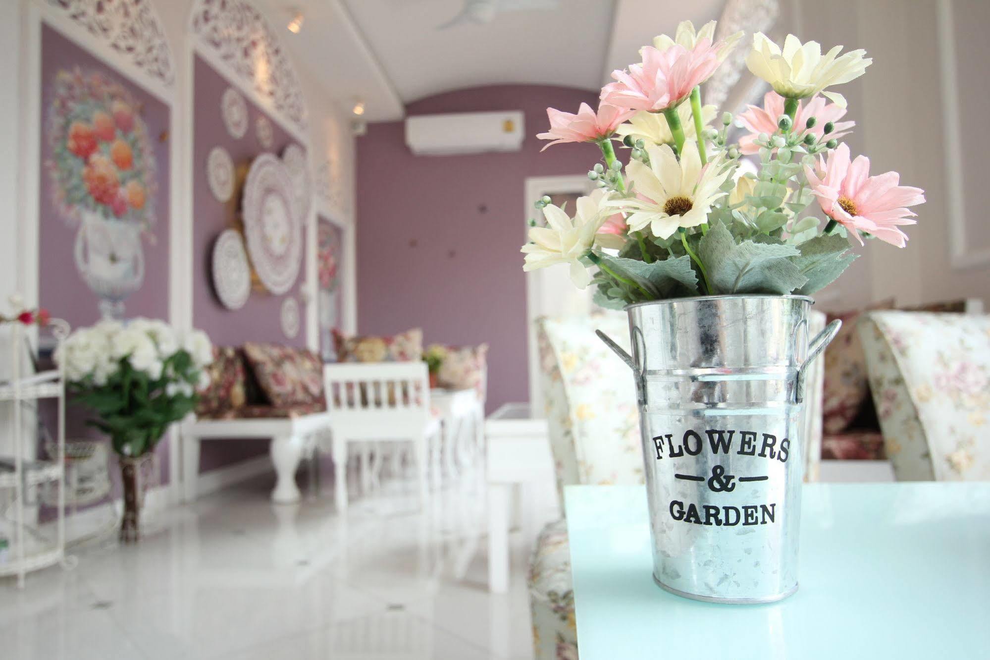 Ratchiangsaen Flora House Hotel Чиангмай Екстериор снимка