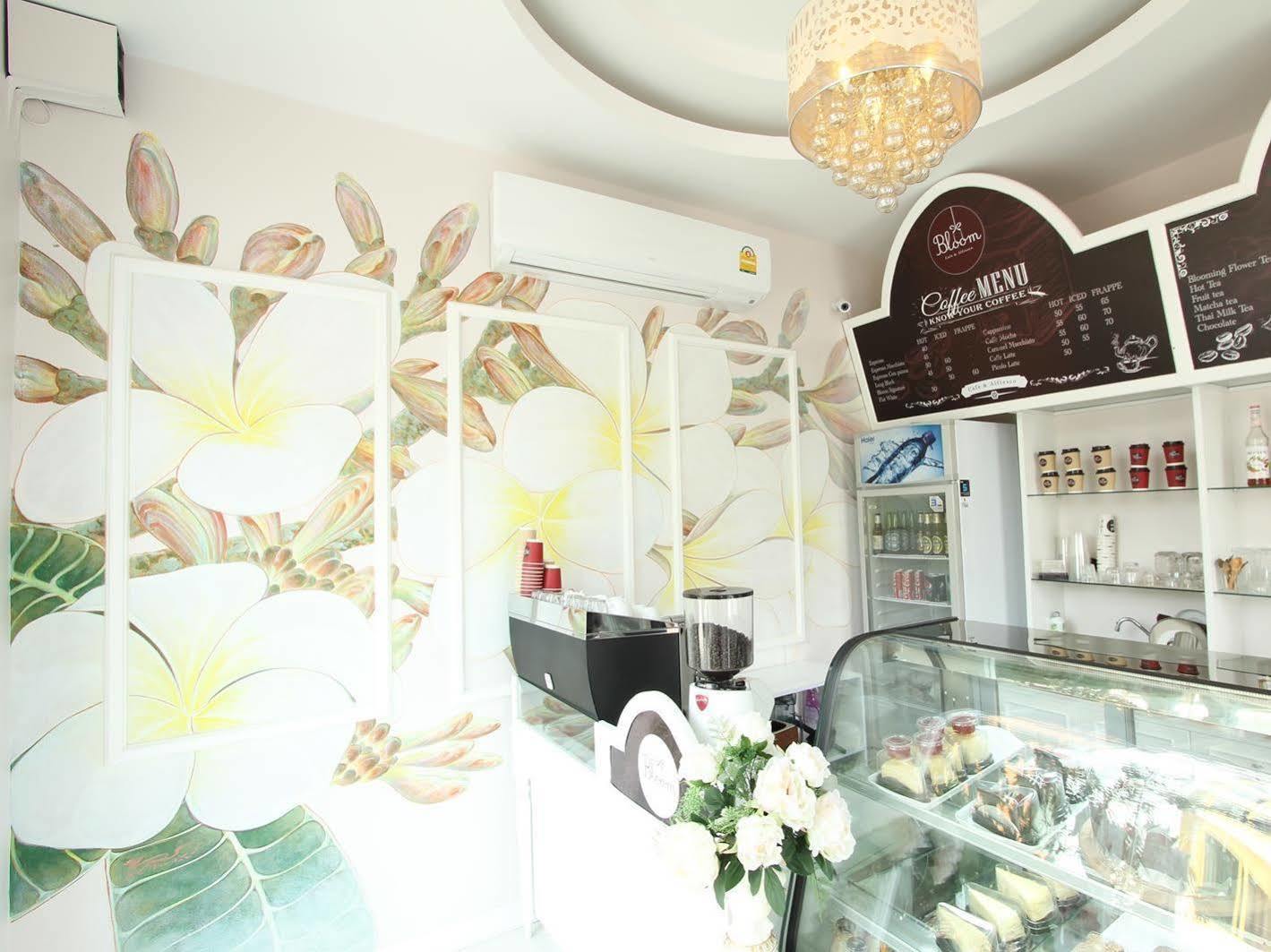 Ratchiangsaen Flora House Hotel Чиангмай Екстериор снимка