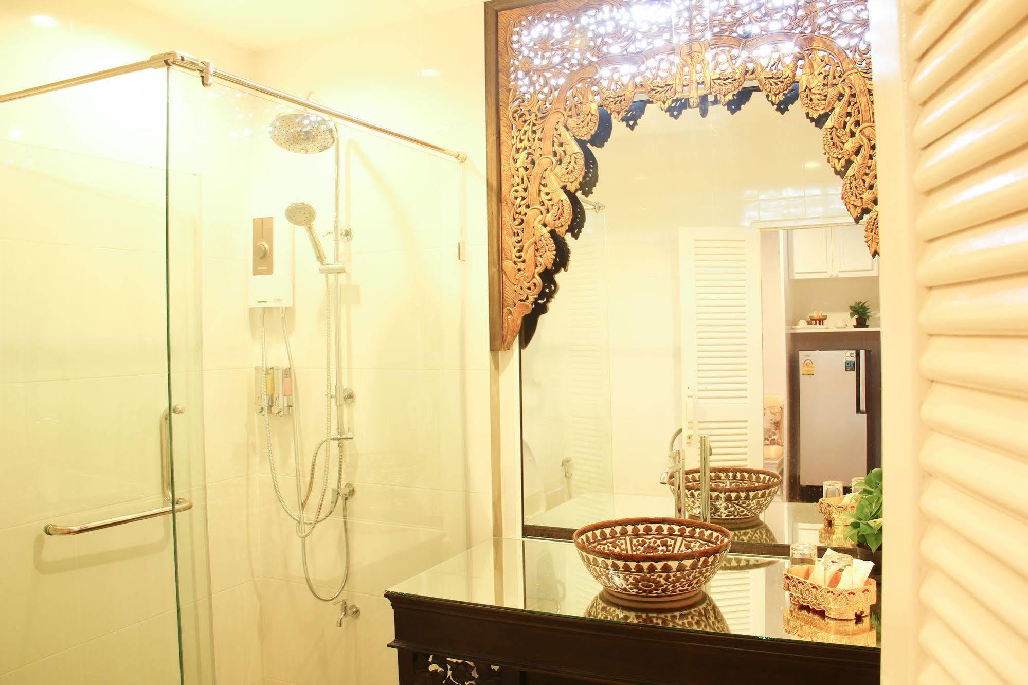 Ratchiangsaen Flora House Hotel Чиангмай Екстериор снимка