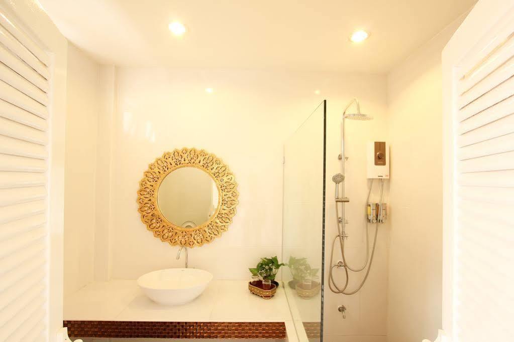 Ratchiangsaen Flora House Hotel Чиангмай Екстериор снимка