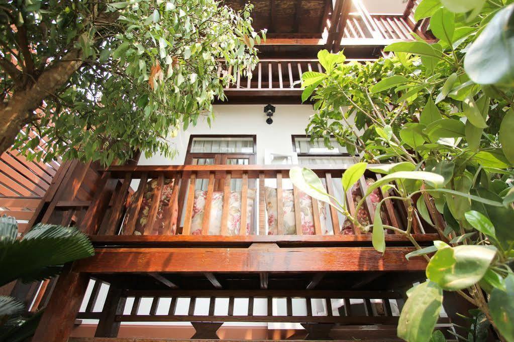 Ratchiangsaen Flora House Hotel Чиангмай Екстериор снимка